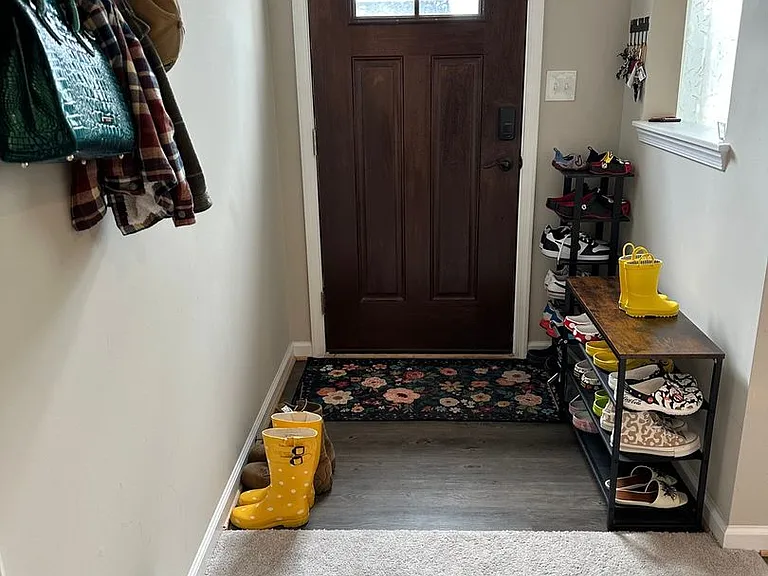 1502 Kathy Ann Way E — Photo 4