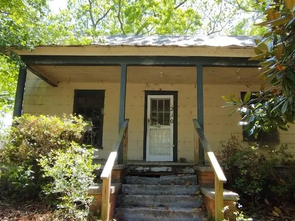210 Mill St SW, Wagener, SC 29164