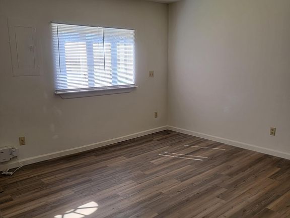 4th image of 142 E Plover Dr