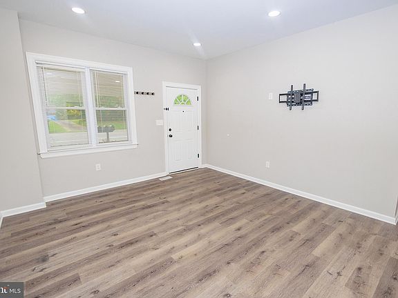 4th image of 140 Delsea Dr S APT 1