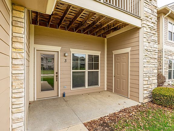 3rd image of 2406 NE Oak Dr Unit 3