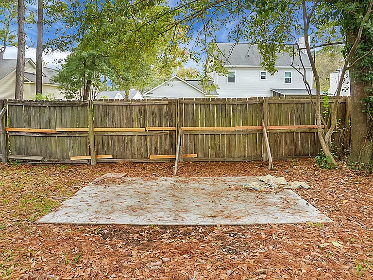 117 Saint Awdry St — Photo 34
