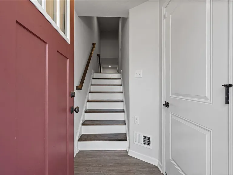 150 Curtis Ct — Photo 19