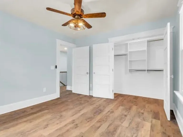 106 Grace St — Photo 31