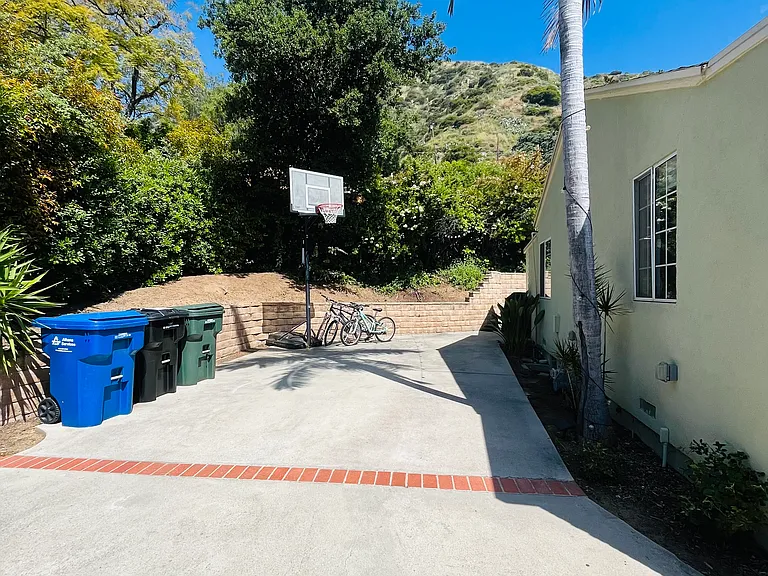 729 Orange Dr — Photo 42