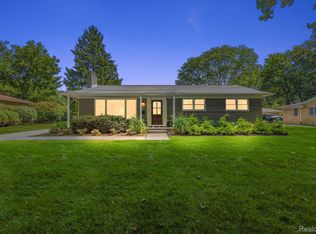 155 S Williamsbury Rd, Bloomfield Hills, MI 48301