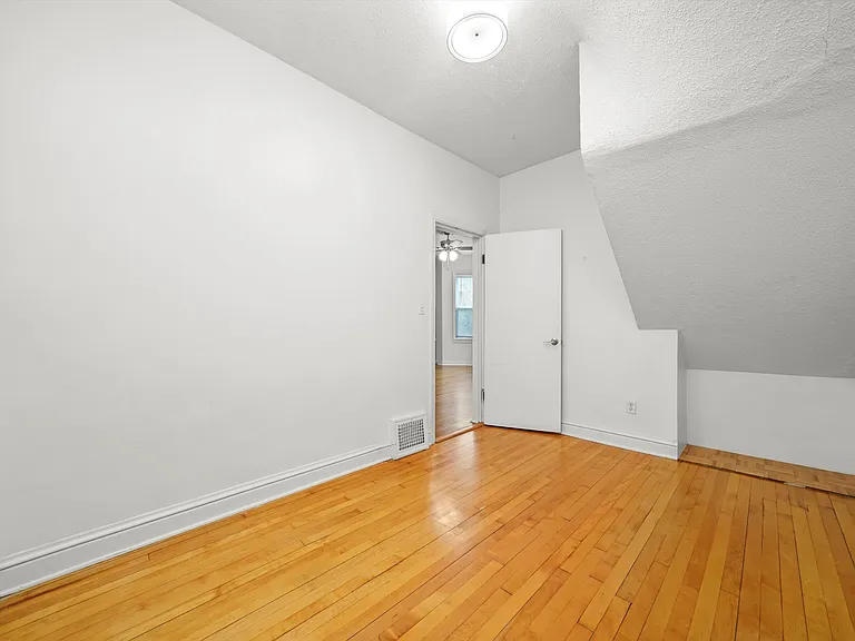 2444 W Gunnison St #1 — Photo 13