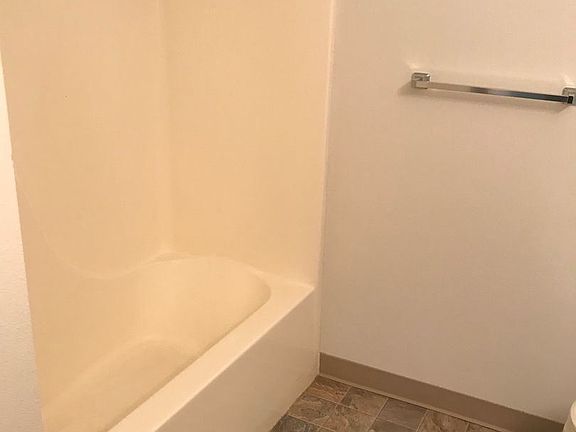 5th image of 3007 Borst Ave APT E5