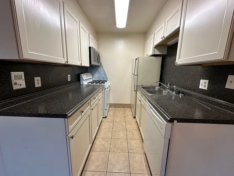 211 Linden Avenue — Photo 11