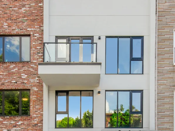 924 Lafayette Avenue