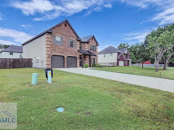 3rd image of 804 Barrington Dr