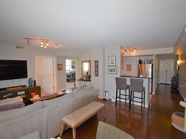 880 N Pollard St #824 — Photo 7