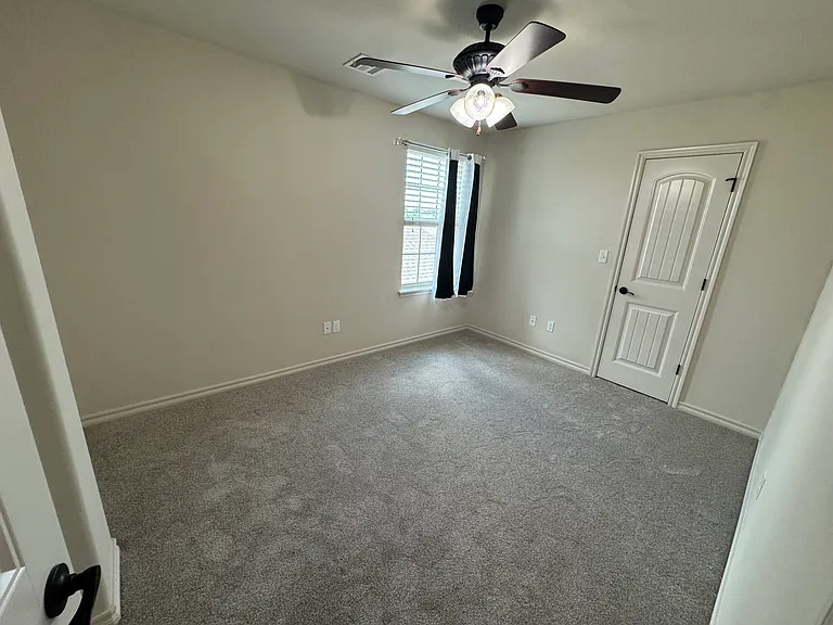 912 W Fargo St — Photo 46
