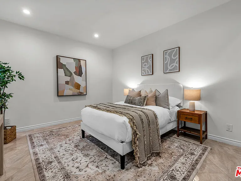 125 N Gale Dr #306 — Photo 11