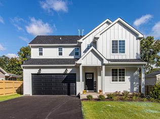 715 Jenkisson Ave, Lake Bluff, IL 60044