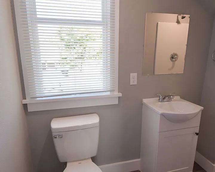 734 S Locust Ave — Photo 12