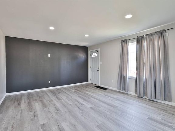 4th image of 208 S 1st St