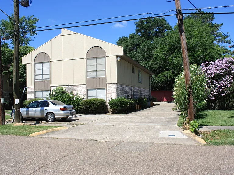 752 Kenmore Ave — Photo 4