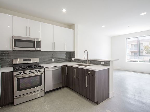5th image of 11929 Courtleigh Dr APT 208