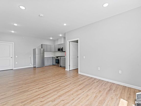 5th image of 60-62 Plum St