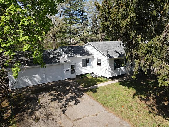 2nd image of 810 S Lagrave St