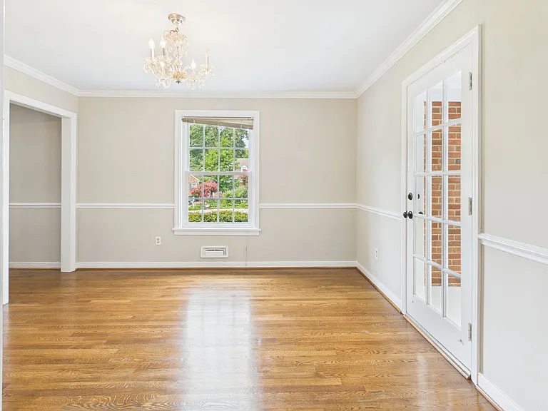 1519 Chauncey Ln — Photo 15