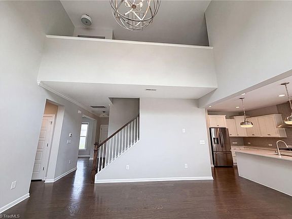 3rd image of 801 Blue Moon Ct