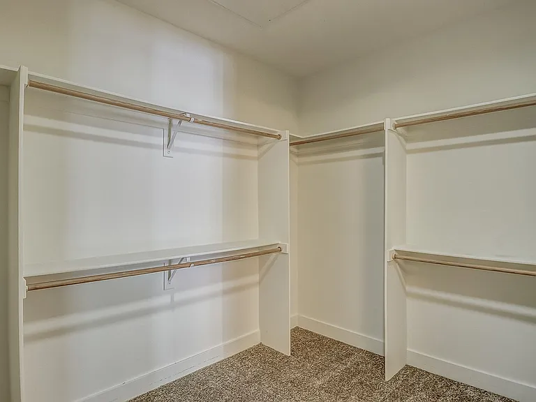 Axis 2300 Apartments — Photo 29