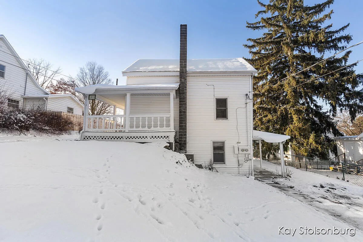 210 S Washington St photo 1