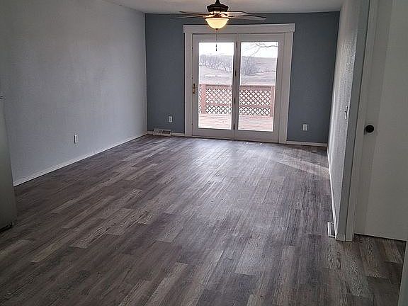 3rd image of 102 Wall St