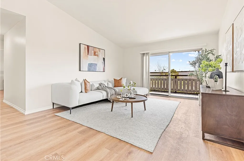 2 bed, 969 sqft, $2,850 — Photo 2