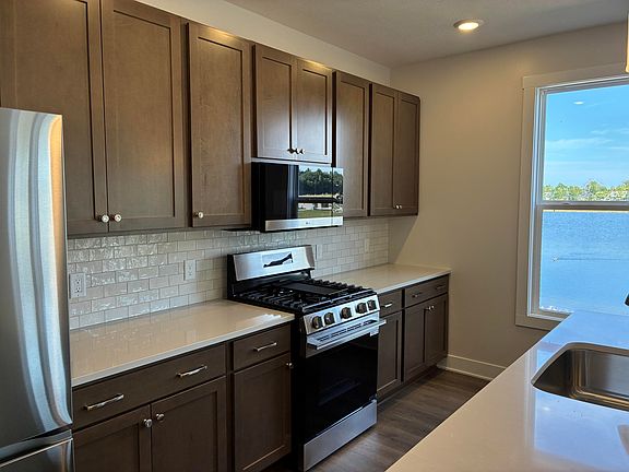 4th image of 1890 Lowe Dr