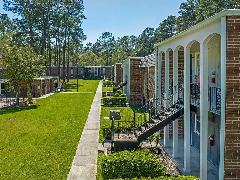 Courtyards on Park — Photo 1
