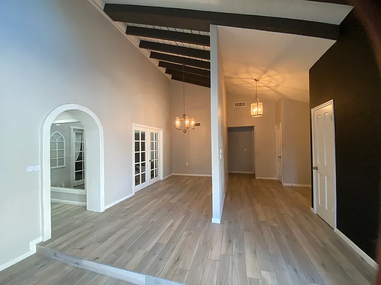 2081 E Alameda Dr — Photo 15