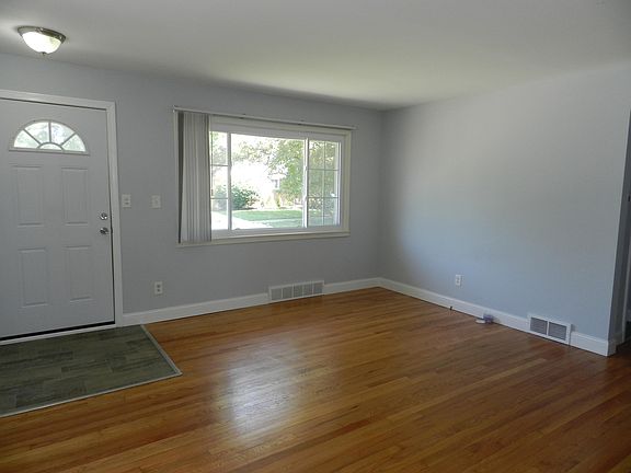 5th image of 4318 Adams Cir