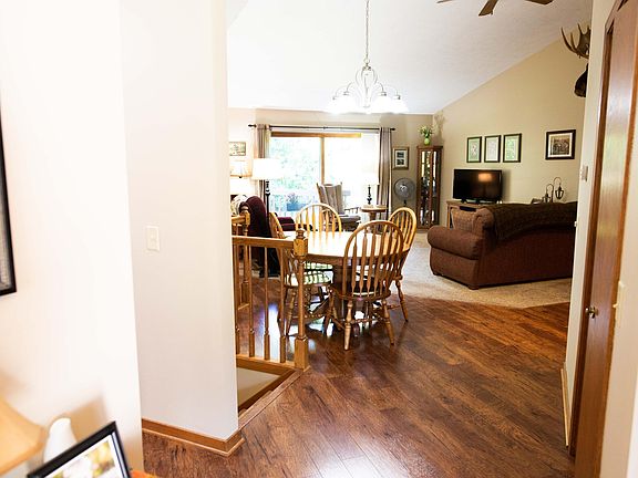 3rd image of 1667 Lakeview Dr #0