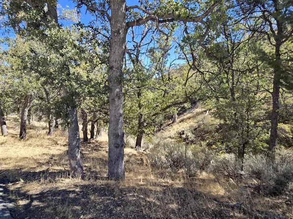 Saint Moritz Dr, Tehachapi, CA 93561
