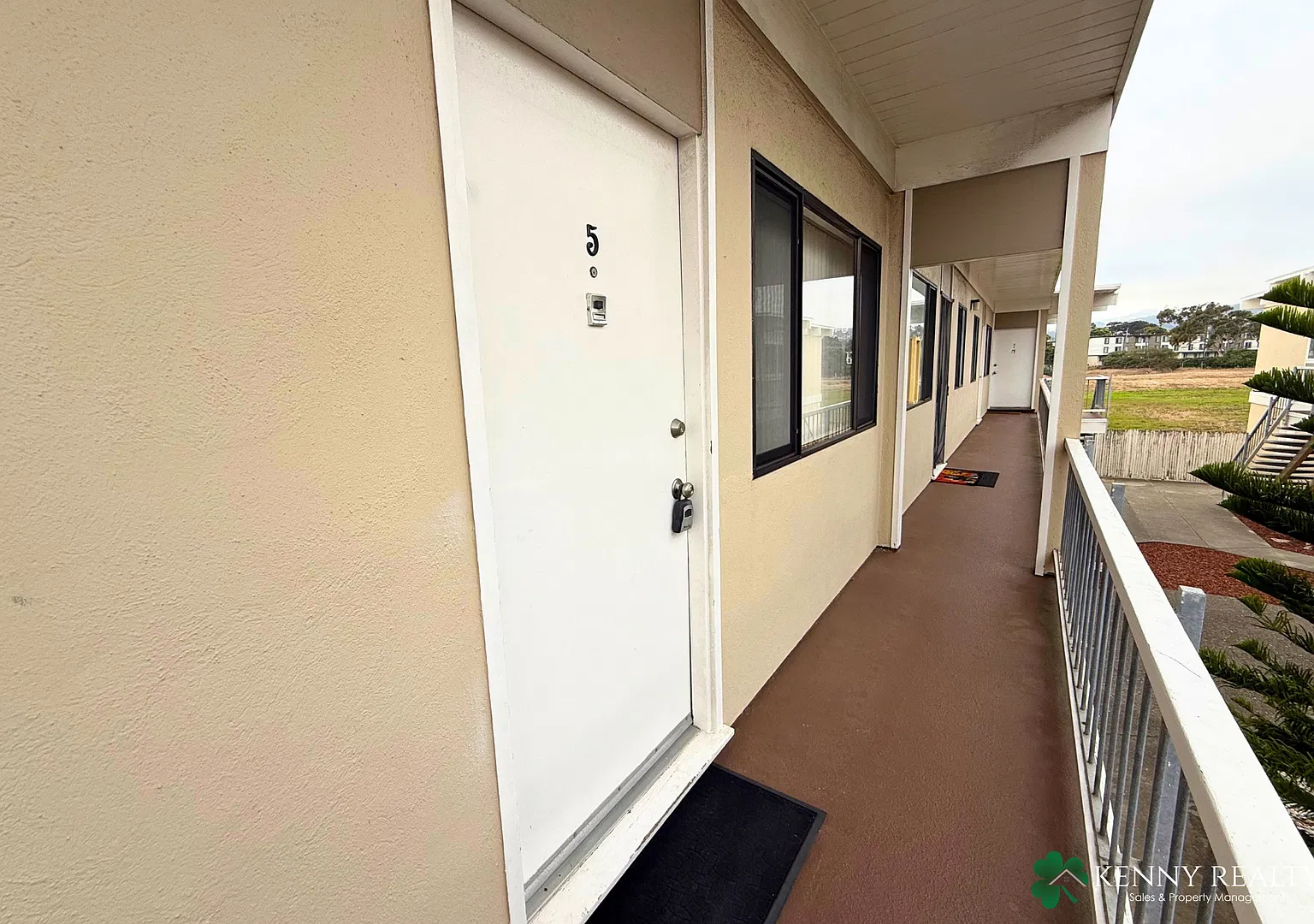 855 Commercial — Photo 3