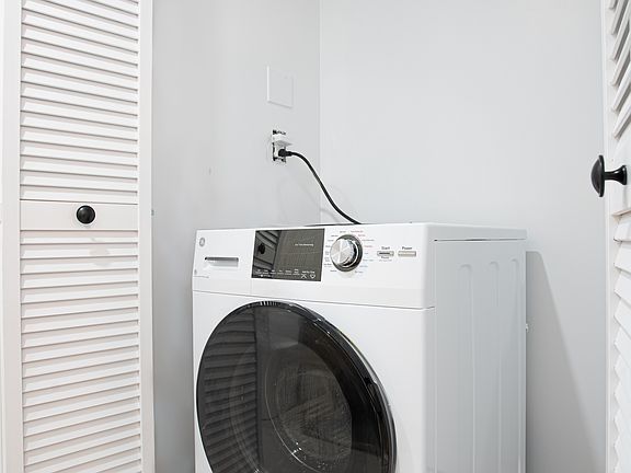 5th image of 321 E 48th St APT 11F