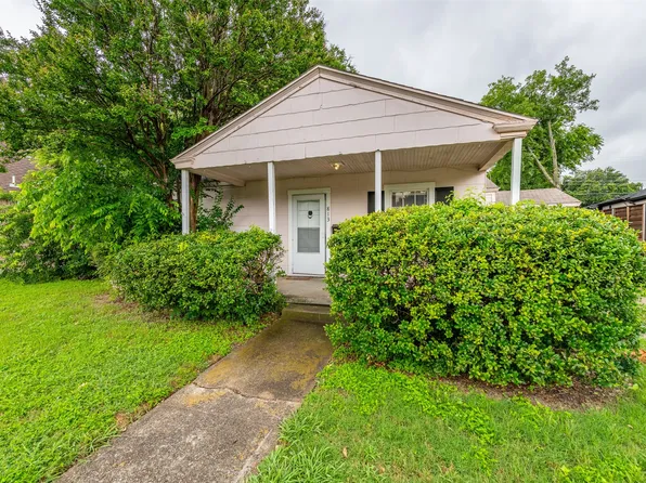 813 Springbrook Dr, Fort Worth, TX 76107