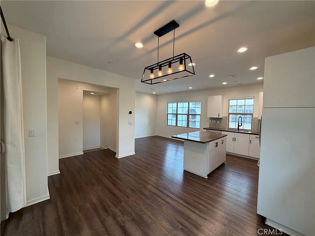 2 bed, 2.5 bath, 1171 sqft, $3,800 — Photo 4