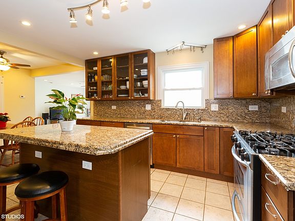 5th image of 1016 Crestfield Ave