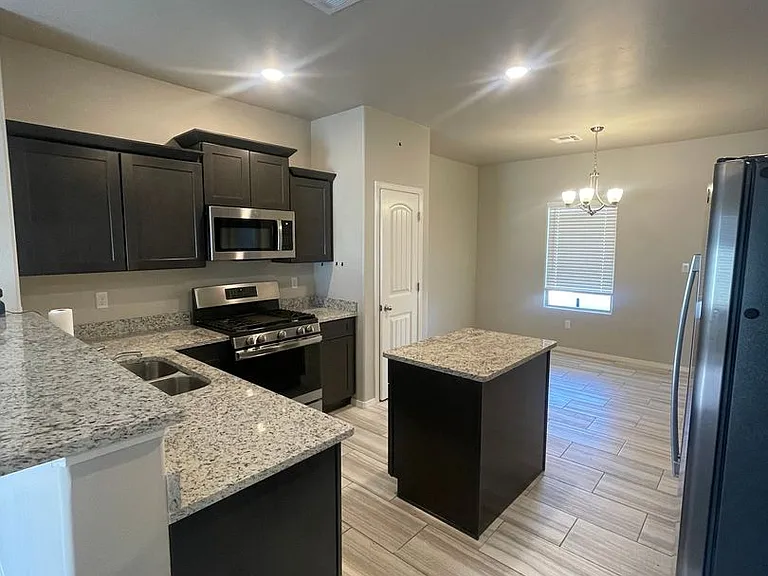 7101 Meridian St — Photo 4