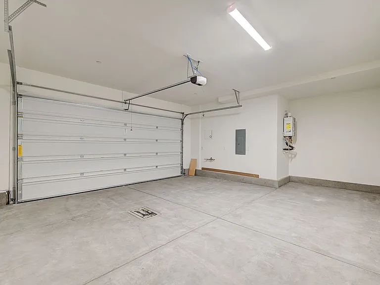 7681 N Jones Blvd — Photo 35