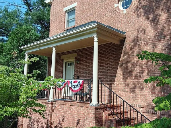 2638 Fairfax Dr, Arlington, VA 22201