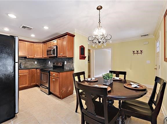 2nd image of 7 Veschi Ln N
