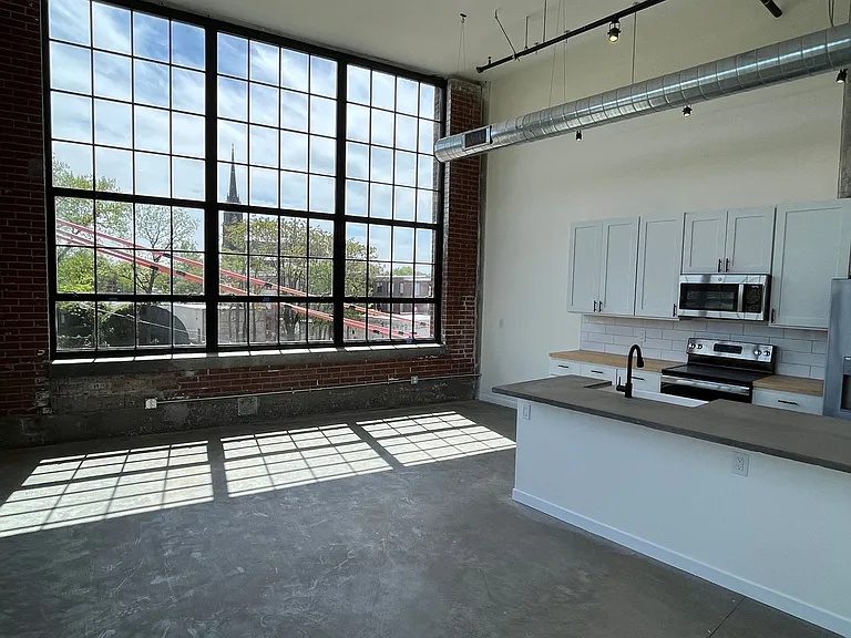 2327 Texas Ave — Photo 28