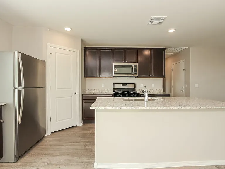 7084 S Victor Dr — Photo 6