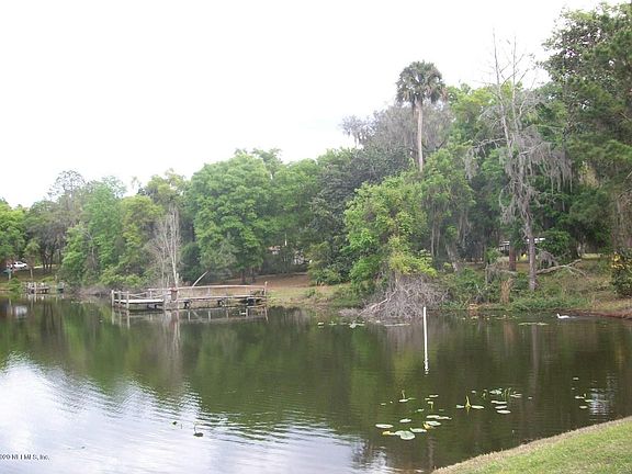 3rd image of 200 Lakeview Dr