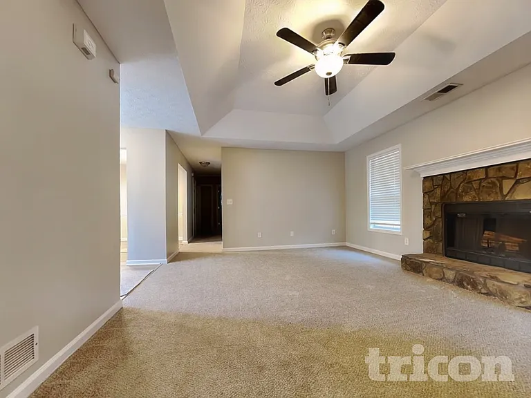 3625 Cobblestone Dr — Photo 4